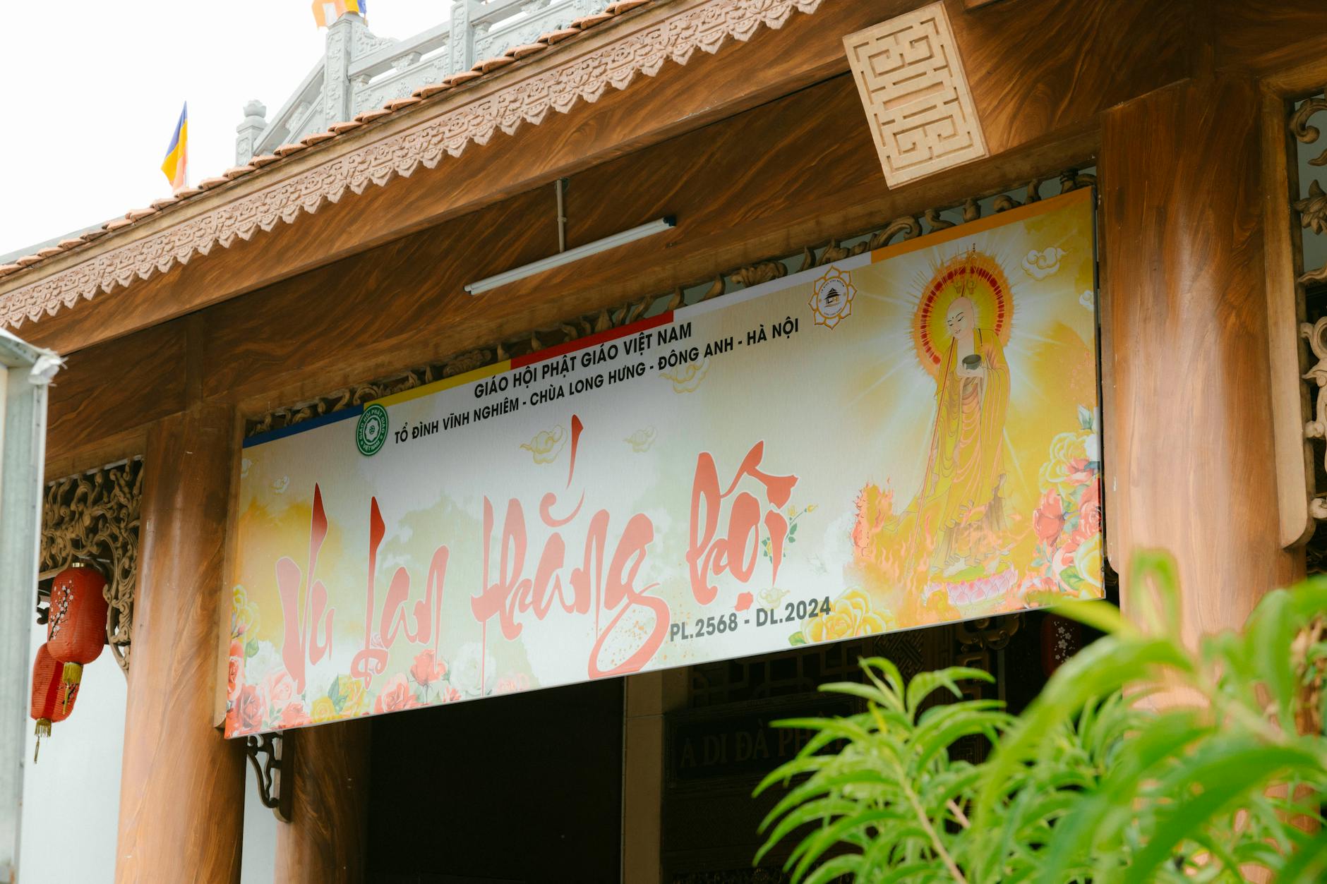 Khung cảnh một trận đấu Ngoại hạng Anh dưới ánh đèn sân vận động