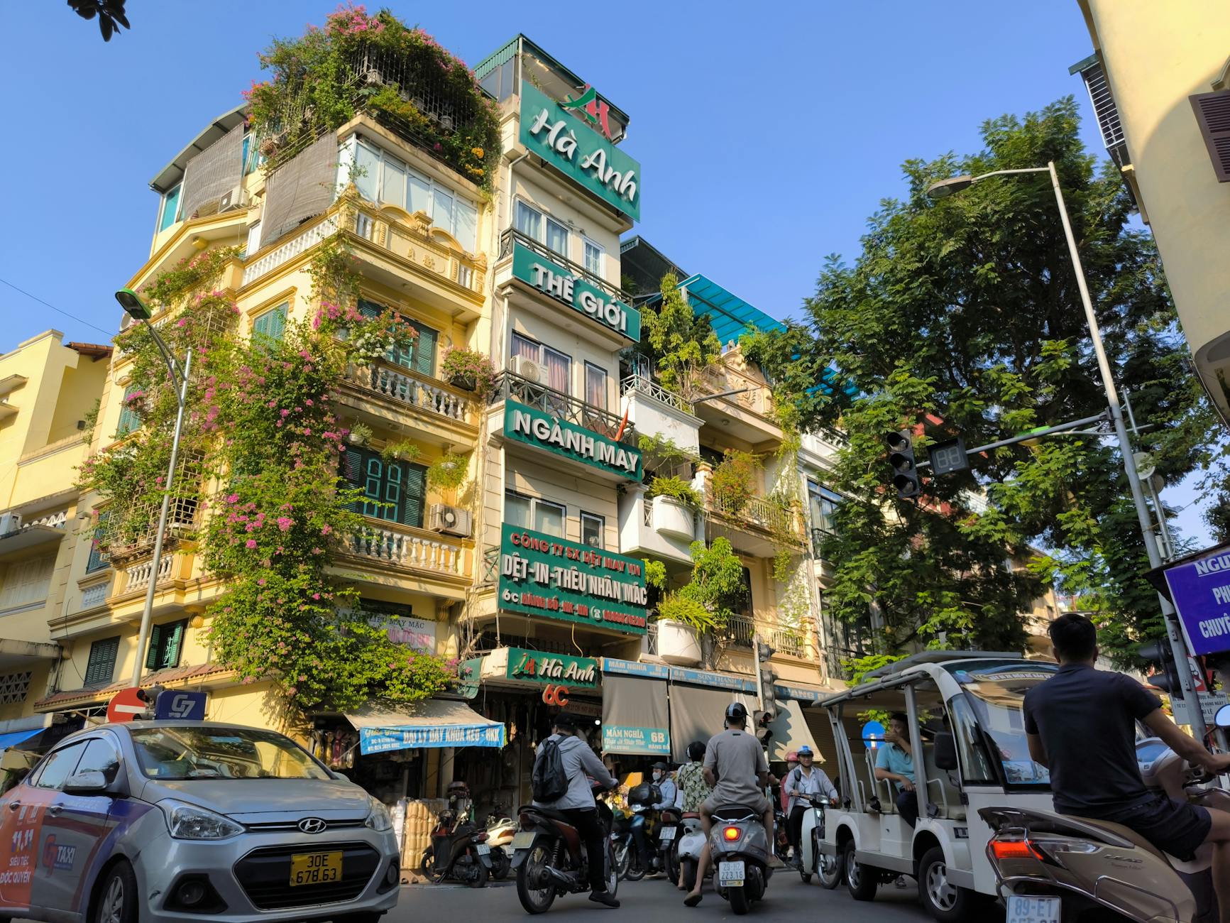 Pha tranh chấp tốc độ cao trong một trận Ngoại Hạng Anh